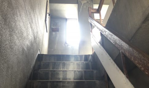 階段　古い