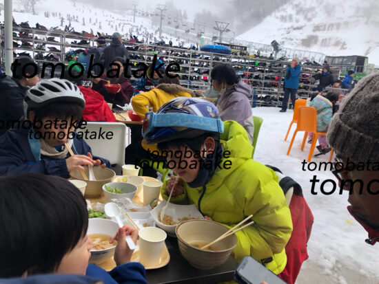 スキー　昼食　子供